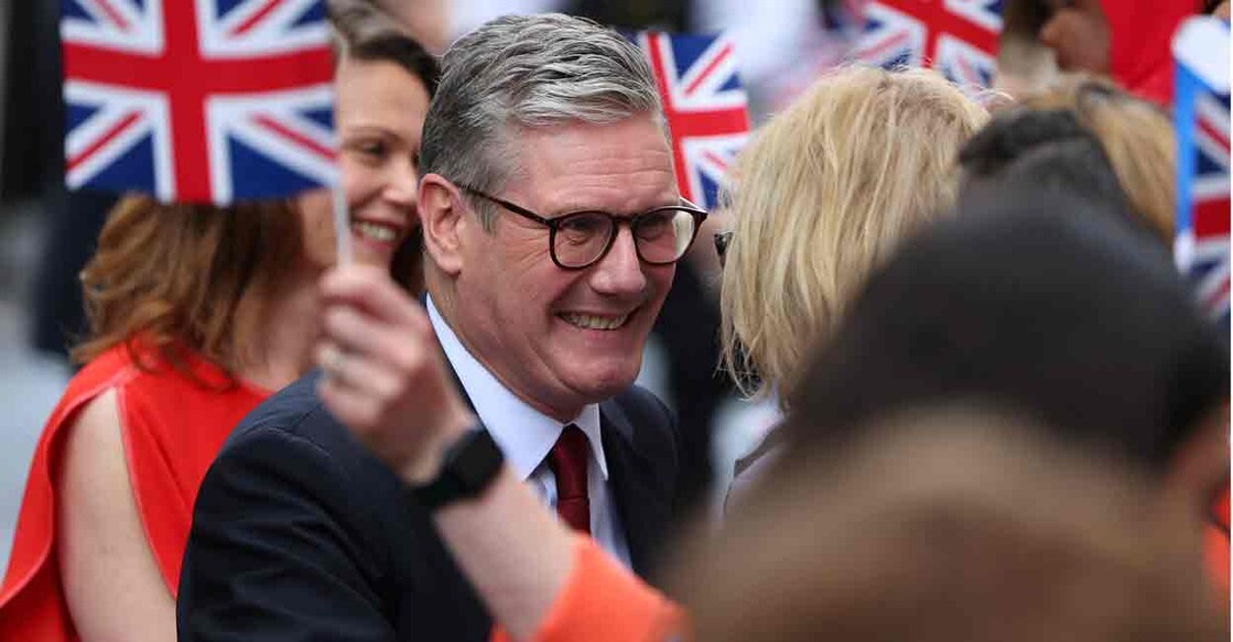 British Prime Minister Keir Starmer and his wife Victoria Starmer greet Labour campaigners and activists at Number 10 Downing Street, following the results of the election, in London, Britain, July 5, 2024. Photo: REUTERS/Toby Melville