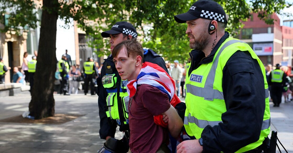 An anti-immigration protester is detained by police officers, in Newcastle, Britain August 10, 2024. Photo: Reuters/Denis Balibouse