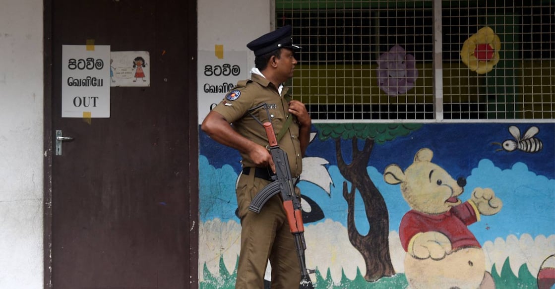 A police officer stands guard outside a polling booth, a day before the presidential election, in Colombo, Sri Lanka, September 20, 2024. Photo: Reuters. 
