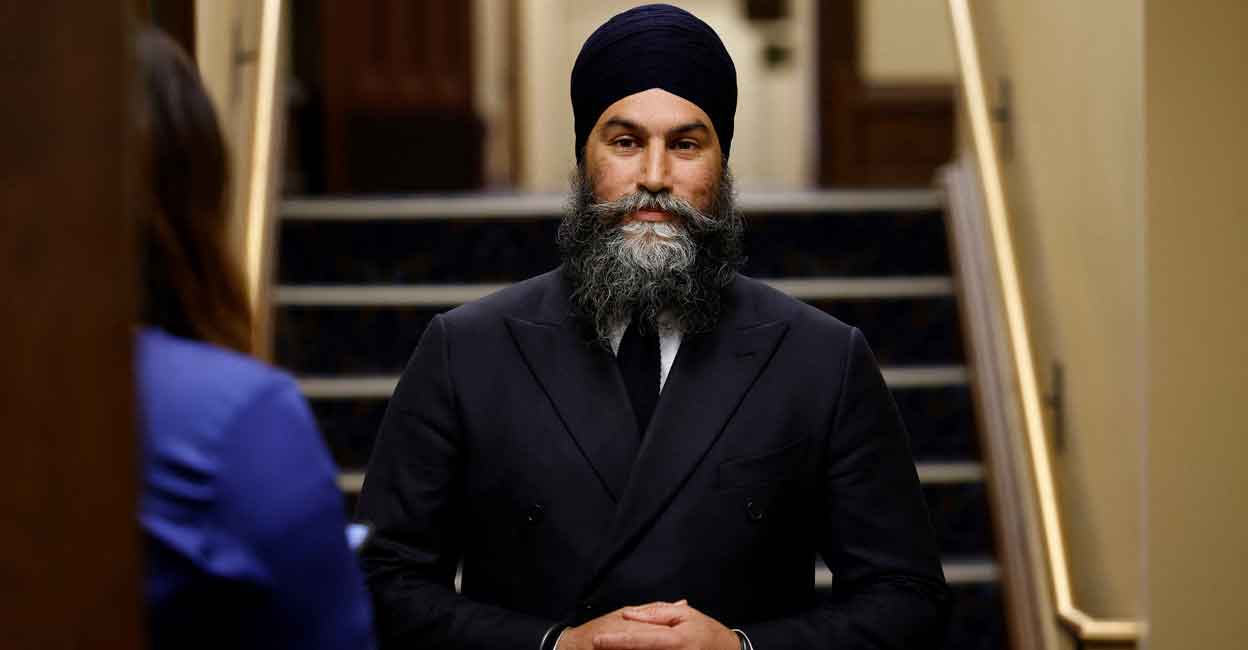CANADA-POLITICS Canada's New Democratic Party leader Jagmeet Singh waits to speak to media before Question Period resumes, a day after Conservative Party of Canada leader Pierre Poilievre was ejected from the House of Commons after he called Prime Minister Justin Trudeau "a wacko”, in Ottawa, Ontario, Canada May 1, 2024. File photo: Reuters/Blair Gable