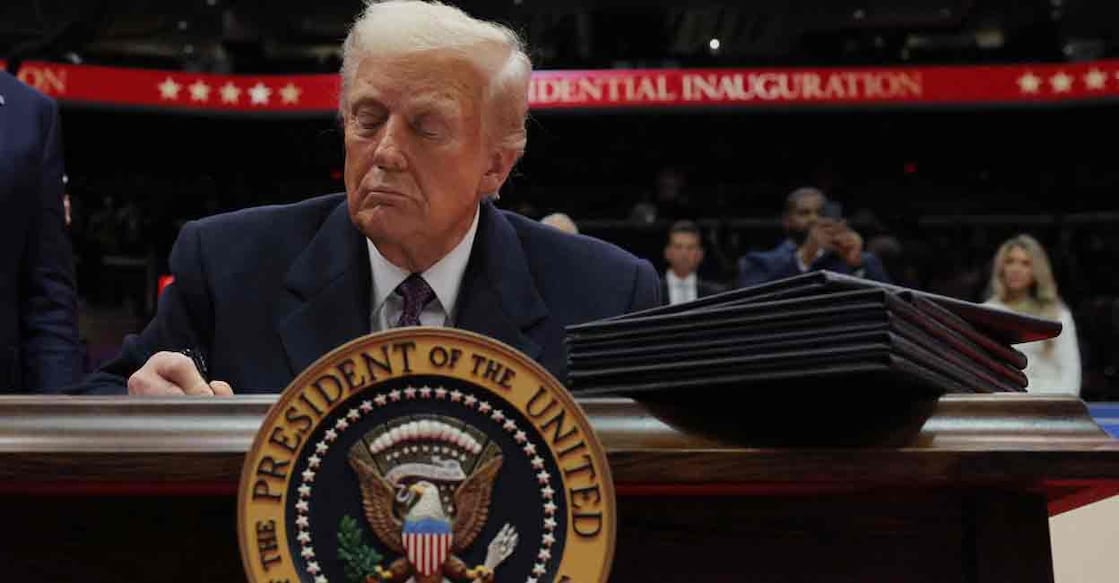 USA-TRUMP-INAUGURATION U.S. President Donald Trump signs the third executive order during the inaugural parade inside Capital One Arena on the inauguration day of his second presidential term, in Washington, U.S. January 20, 2025. Photo: REUTERS/Carlos Barria