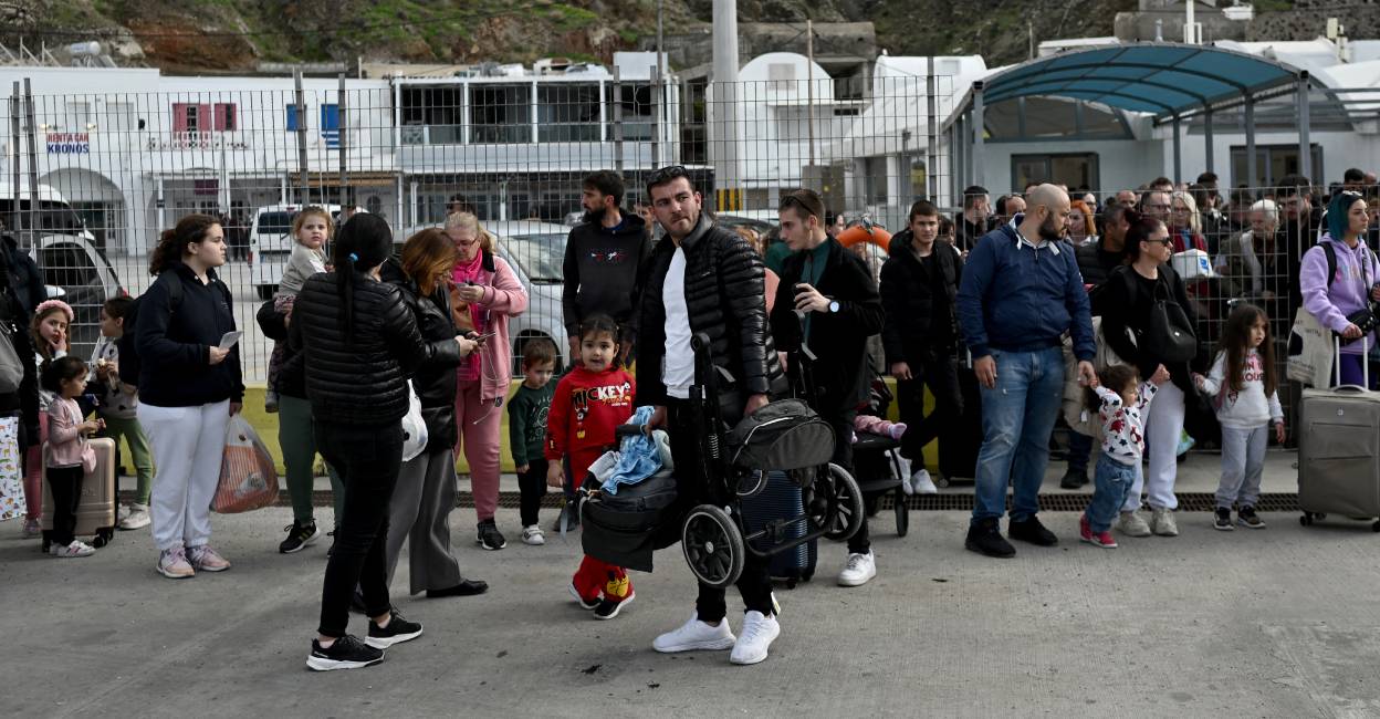 Greece earthquake Schools closed; more flights scheduled to evacuate