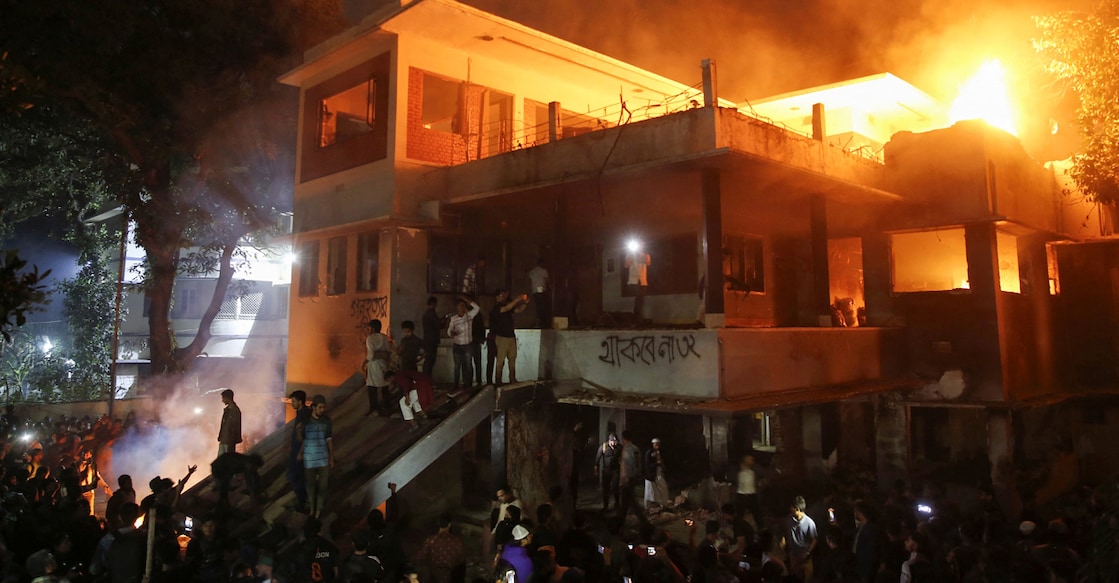 Protesters set fire to the Dhanmondi-32 residence of Bangabandhu Sheikh Mujibur Rahman, father of the ousted PM Sheikh Hasina, in Dhaka, Bangladesh February 5, 2025. REUTERS/Mehedi Hasan
