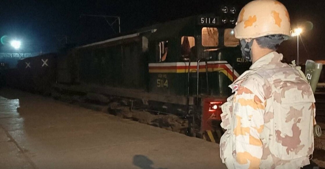 pakistan-train-afp