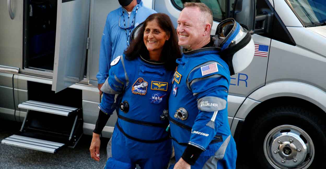 NASA astronauts Butch Wilmore and Suni Williams pose for a picture at NASA's Kennedy Space Center, ahead of Boeing's Starliner-1 Crew Flight Test (CFT) mission on a United Launch Alliance Atlas V rocket to the International Space Station, in Cape Canaveral, Florida, U.S., June 5, 2024. File Photo: REUTERS/Joe Skipper