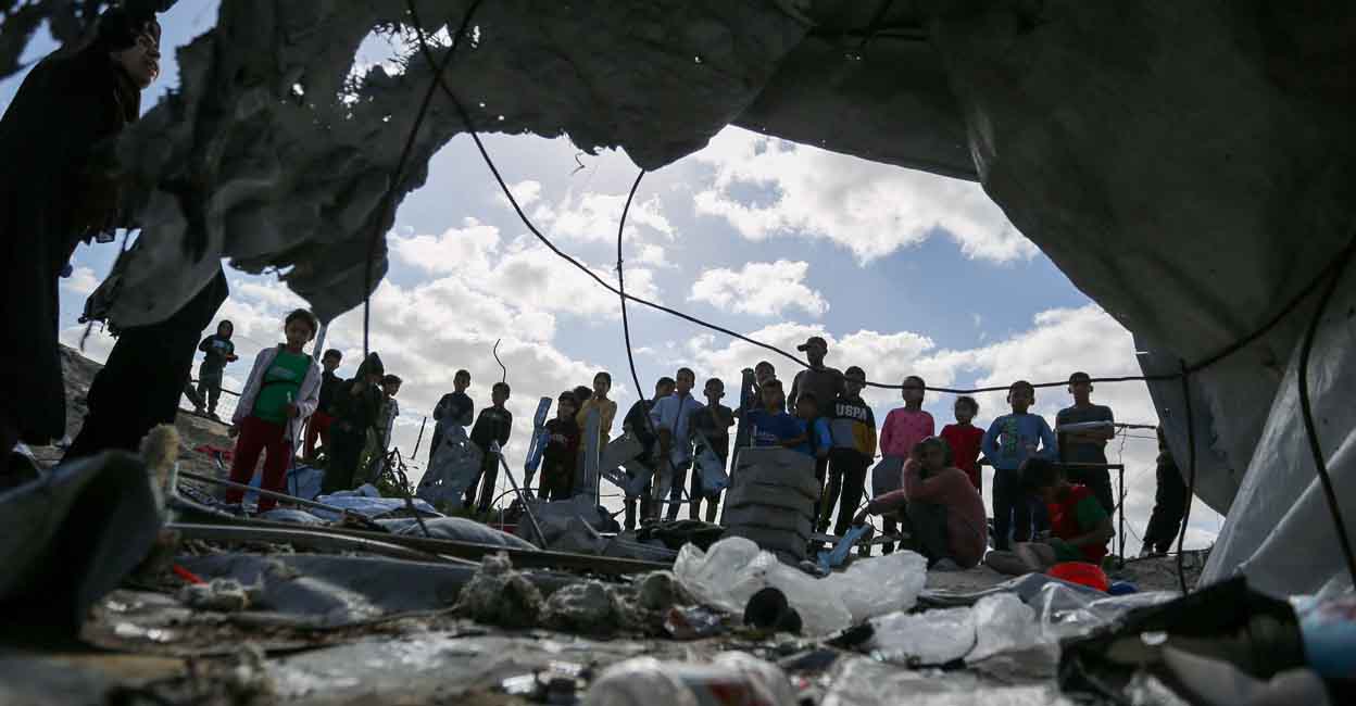 Palestinian children gather at the site of an Israeli strike on a tent housing displaced people, in Khan Younis, in the southern Gaza Strip, March 19, 2025. REUTERS/Hatem Khaled