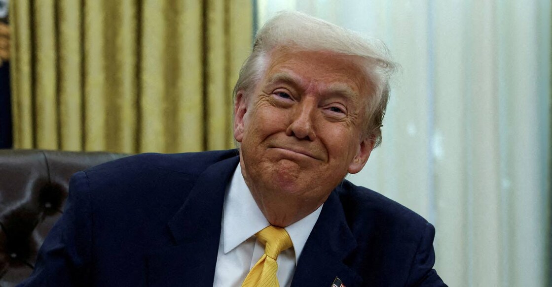 Donald Trump signs an executive order in the Oval Office of the White House in Washington, DC, US, March 7, 2025. Photo: Reuters. 