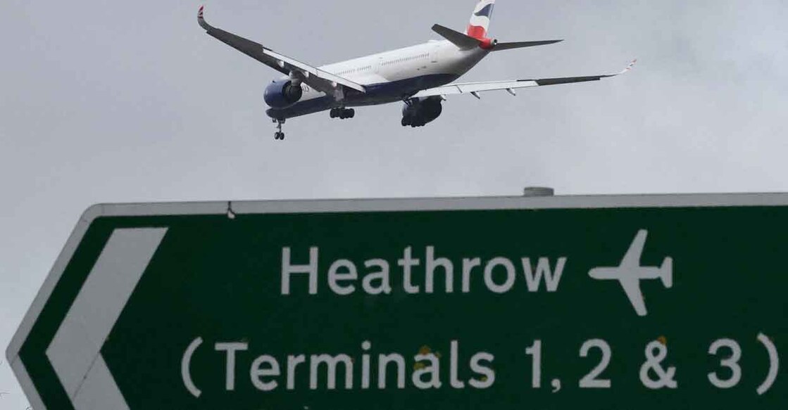 A British Airways passenger plane flies over a road direction sign as it makes its landing approach to Heathrow Airport in west London, Britain, January 28, 2025. File Photo: REUTERS/Toby Melville