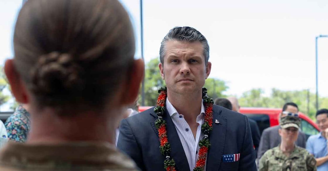 U.S. Secretary of Defense Pete Hegseth speaks to U.S. service members at the Defense Personnel Accounting Agency on Joint Base Pearl Harbor-Hickam, Hawaii, U.S. March 25, 2025. Photo: Air Force Senior Airman Madelyn Keech/Handout via REUTERS