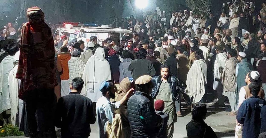 People gather near an ambulance outside a hospital after a suicide bombing in Bannu, Pakistan March 4, 2025. Photo: REUTERS/Stringer