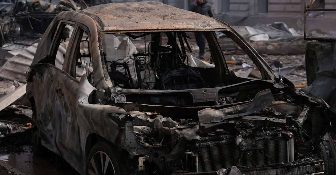 A view shows a damaged vehicle at the site of a Russian missile strike in Ukraine's Sumy. Photo: REUTERS/Stringer