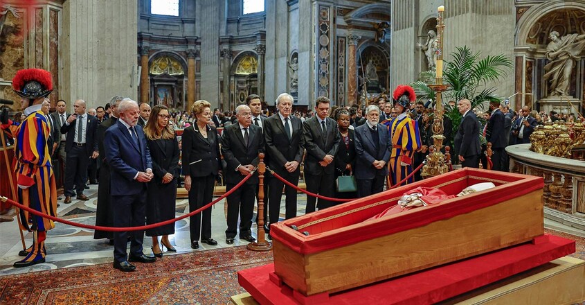Brazil's President Luiz Inacio Lula da Silva and his wife Rosangela "Janja" da Silva pay their respects to Pope Francis inside St Peter's Basilica, as Pope Francis lies in state, at the Vatican. Photo: Reuters. 