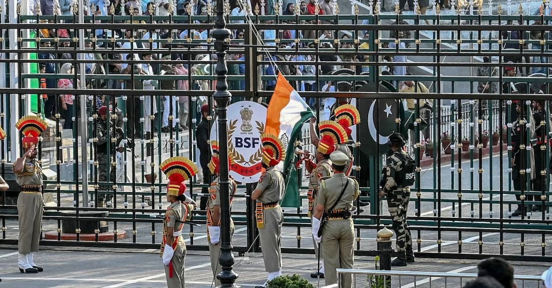 india-pak-armies Indian Border Security Force personnel (brown) and Pakistani Rangers (black) take part in the beating retreat ceremony at the border gates of India and Pakistan at the Wagah border post. Photo: AFP