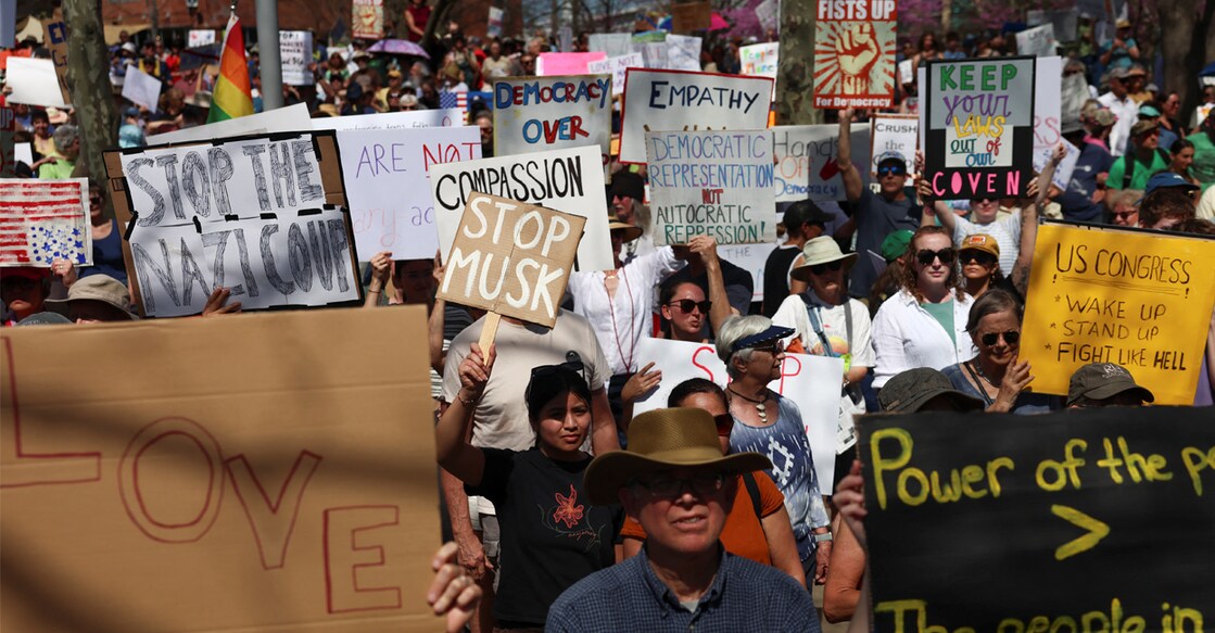 Demonstrators rally against U.S. President Donald Trump and his adviser Elon Musk during a 'Hands Off!' protest, in Asheville, North Carolina. Photo: REUTERS/Evelyn Hockstein