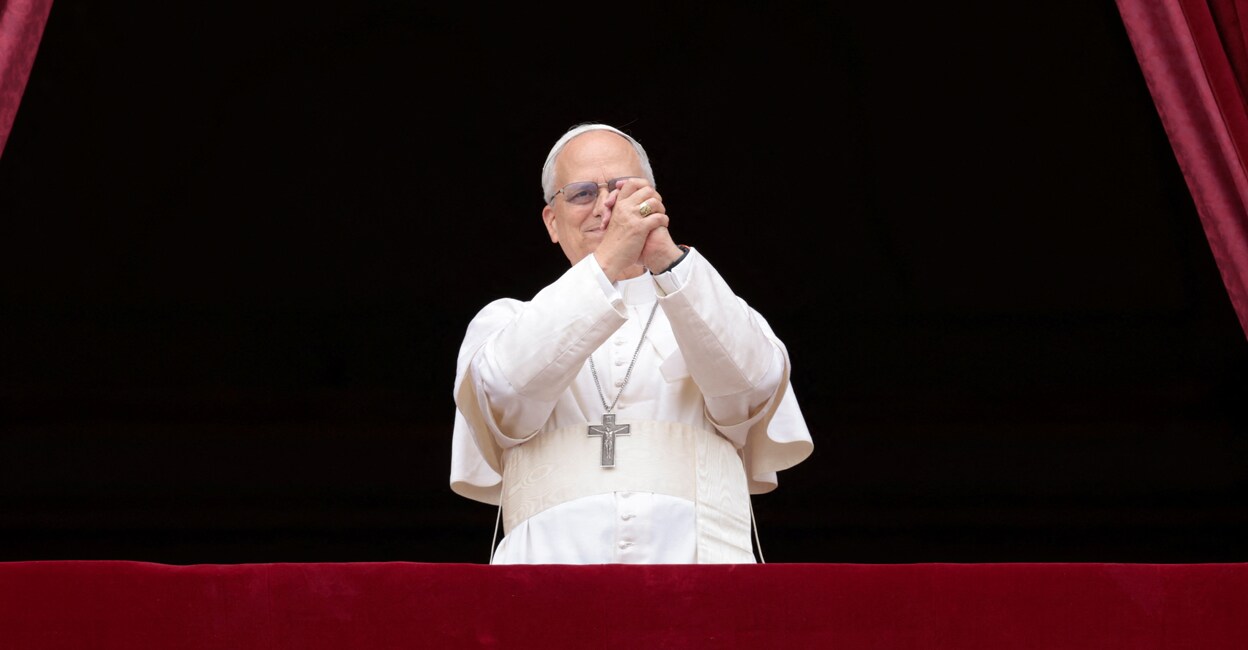 Pope Leo XIV leads a Regina Caeli prayer from the central balcony (Loggia delle Benedizioni) of St. Peter's Basilica, at the Vatican, May 11, 2025. Photo: REUTERS/Remo Casilli