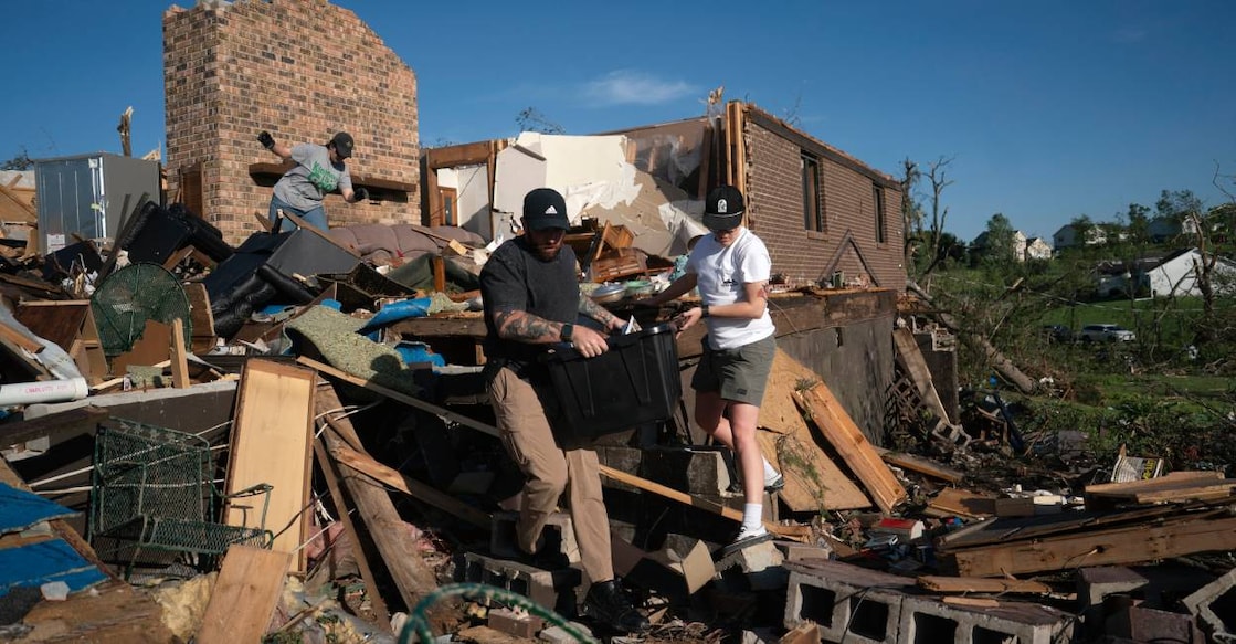 us-tornado People sort through debris after a tornado hit in London, Kentucky. Photo: AFP