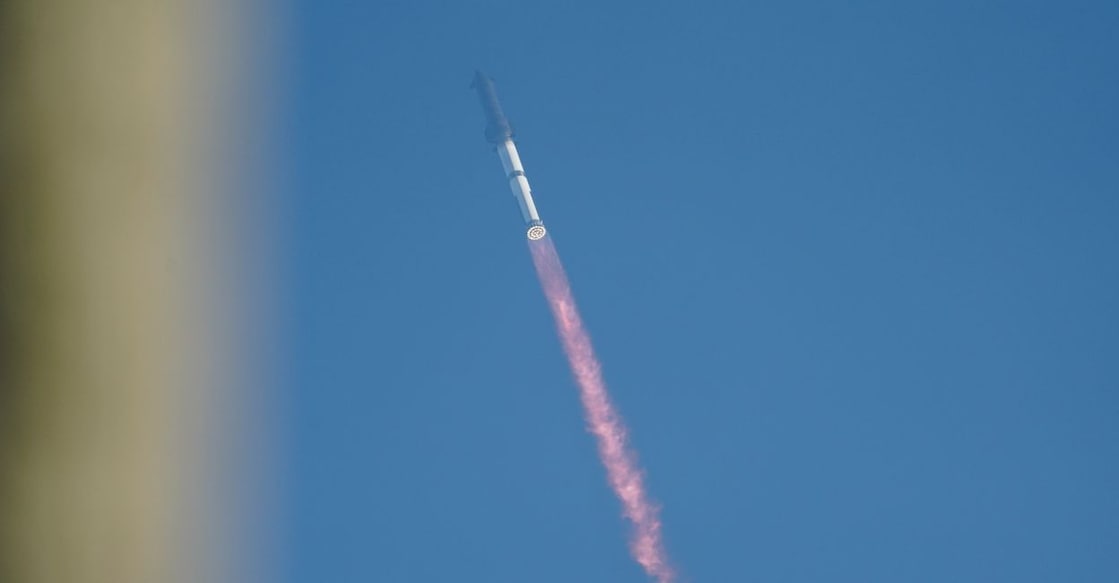 SpaceX's next-generation Starship spacecraft atop its Super Heavy booster that was launched from Starbase, is seen from South Padre Island, Texas, U.S., May 27, 2025. REUTERS/Gabriel V. Cardenas.