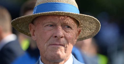 Boycott apologizes for nasty remark on knighthood