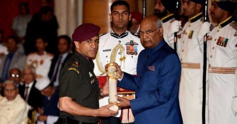 MS Dhoni receives Padma Bhushan in army uniform | Video