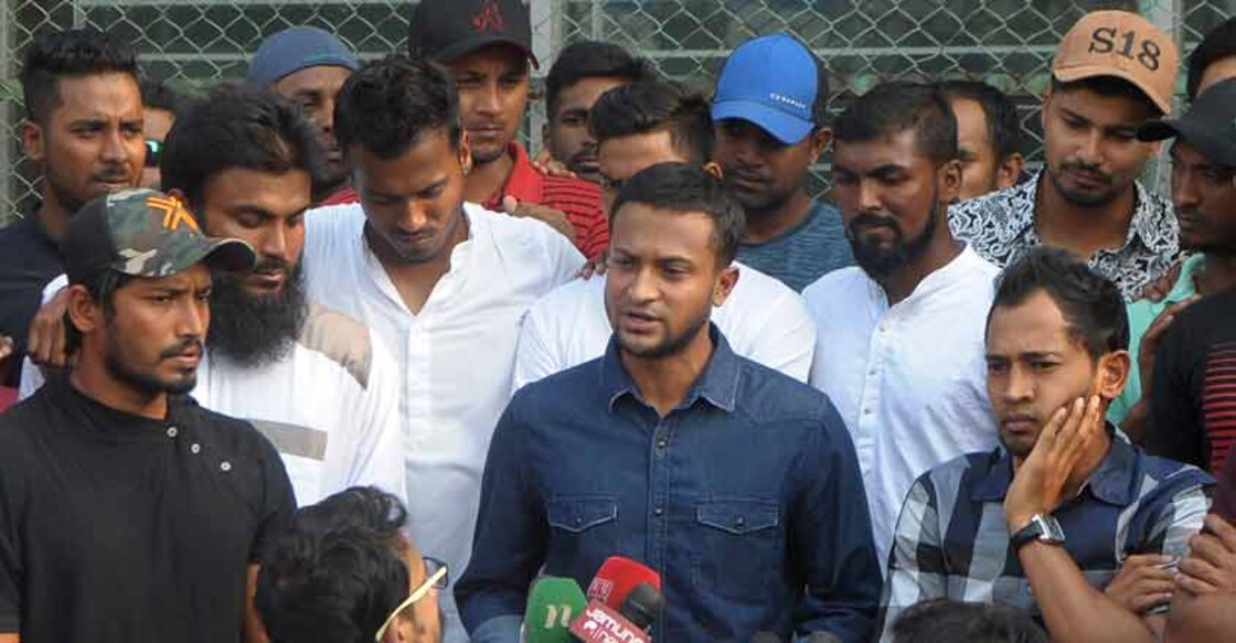 Striking Bangladeshi cricketers want slice of revenue