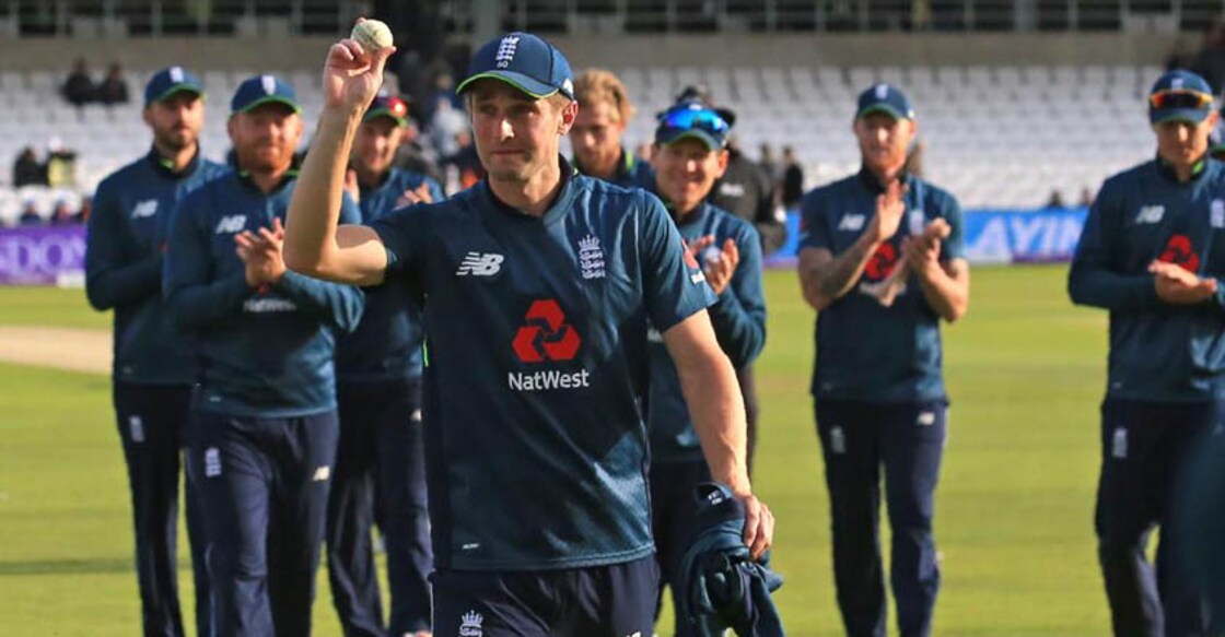 Woakes' five-wicket-haul helps England rout Pakistan 4-0