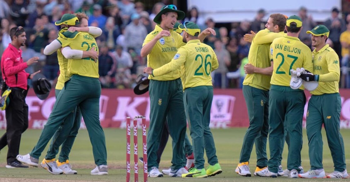 South Africa's bowlers hold nerve to level Australia T20 series