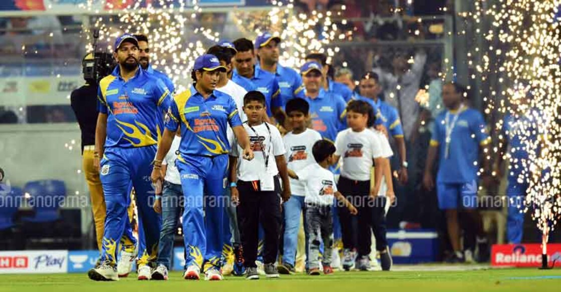 Tendulkar-Sehwag roll back the years as India Legends win