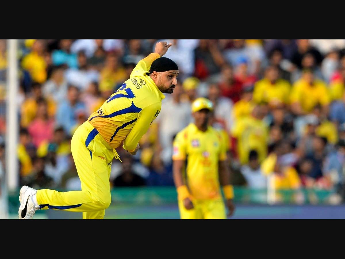 CSK reveals Harbhajan Singh's lovely gesture for Suresh Raina over