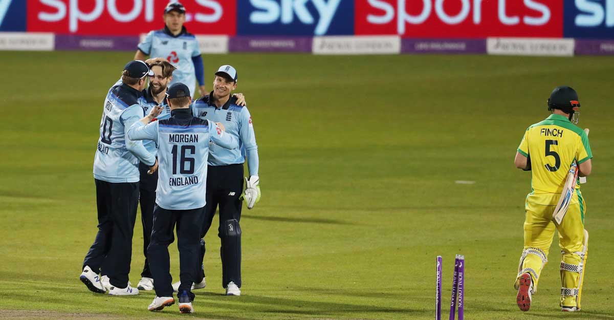 https://img.onmanorama.com/content/dam/mm/en/sports/cricket/images/2020/9/14/woakes.jpg