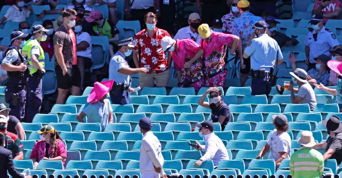 Security office remove fans from the stands at SCG. Photo: AFP