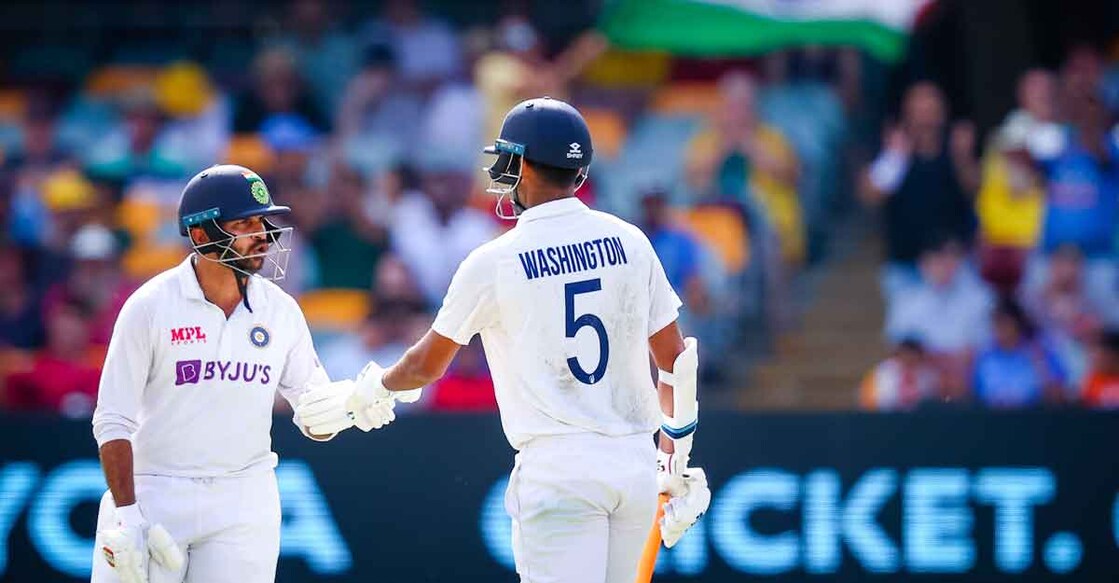 Shardul Thakur congratulates Washington Sundar on reaching fifty. Photo: AFP