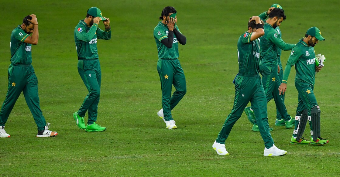 Pakistan players are crestfallen after the semifinal loss. Photo: AFP