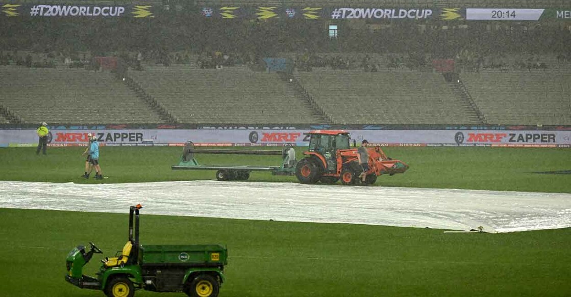 Rain plays spoilsport