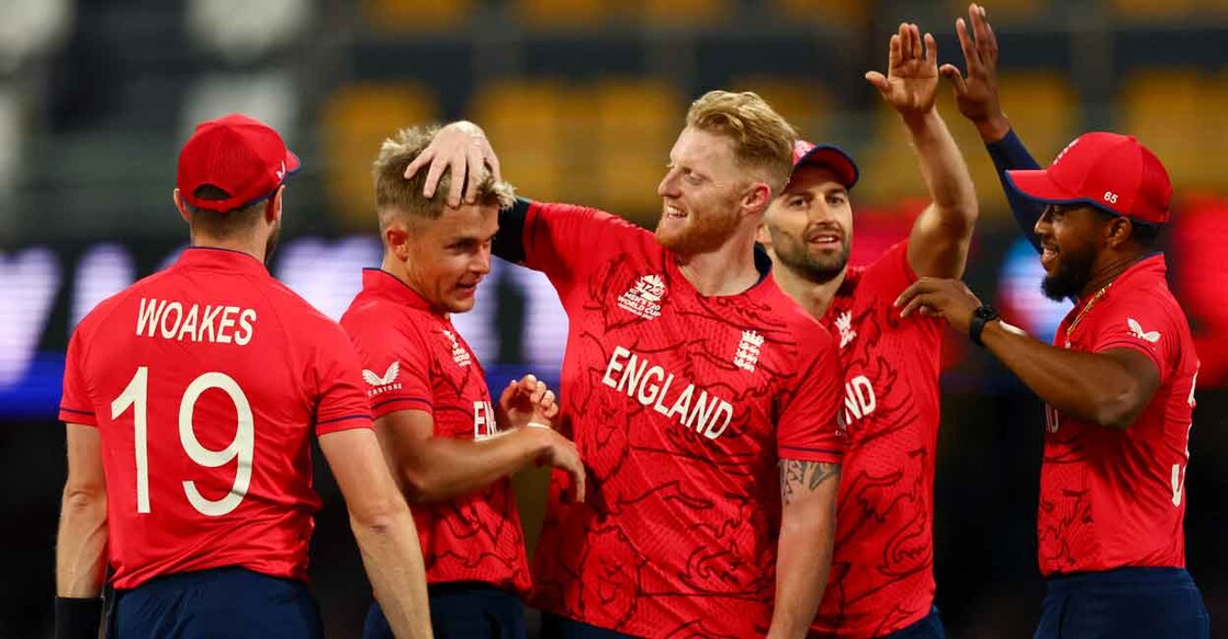 England players celebrate the dismissal of Kane Williamson. Photo: AFP/Patrick Hamilton