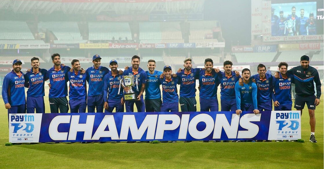 Team India Indian team members pose with the trophy. Photo: Twitter/BCCI
