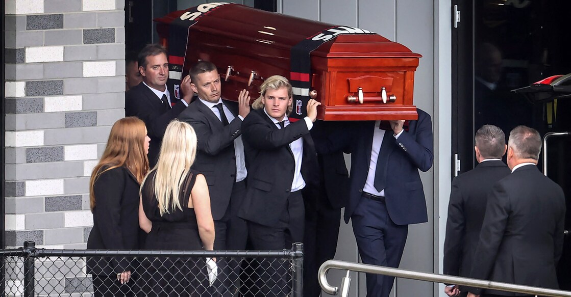 The coffin of Shane Warne is carried by his son Jackson and others in Melbourne on Sunday. Photo: AFP/David Caird