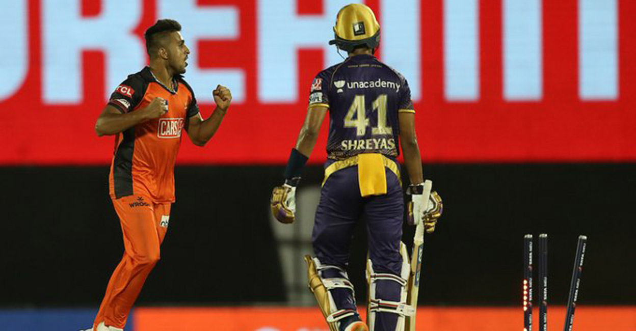 Umran Malik exults after cleaning up KKR captain Shreyas Iyer. Photo: Twitter@IPL