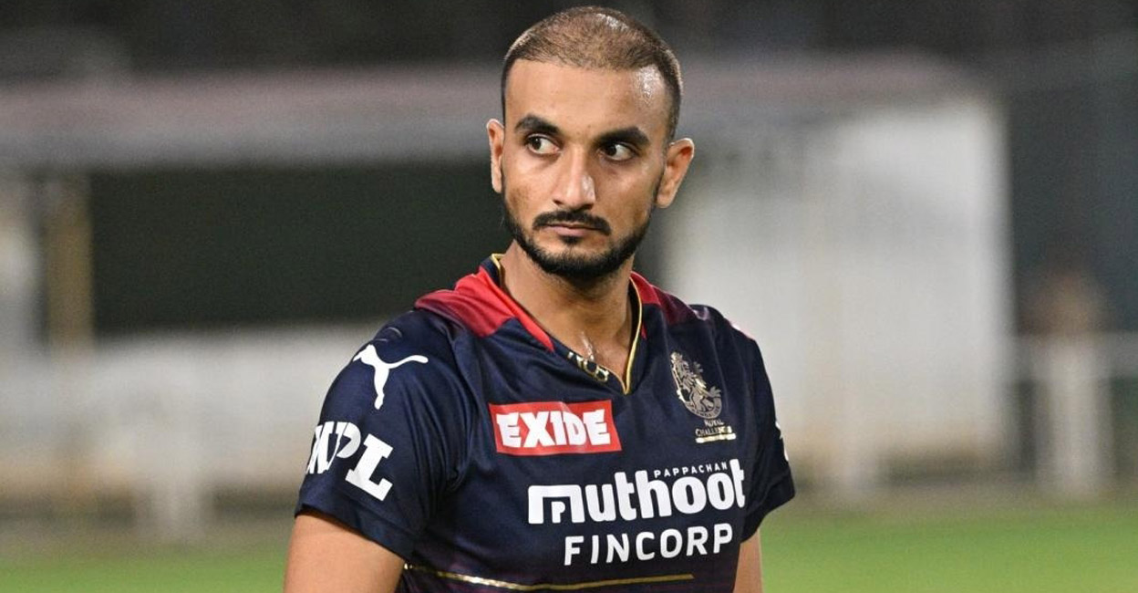 Harshal Patel keeps the batters guessing with his variations. File photo: IANS