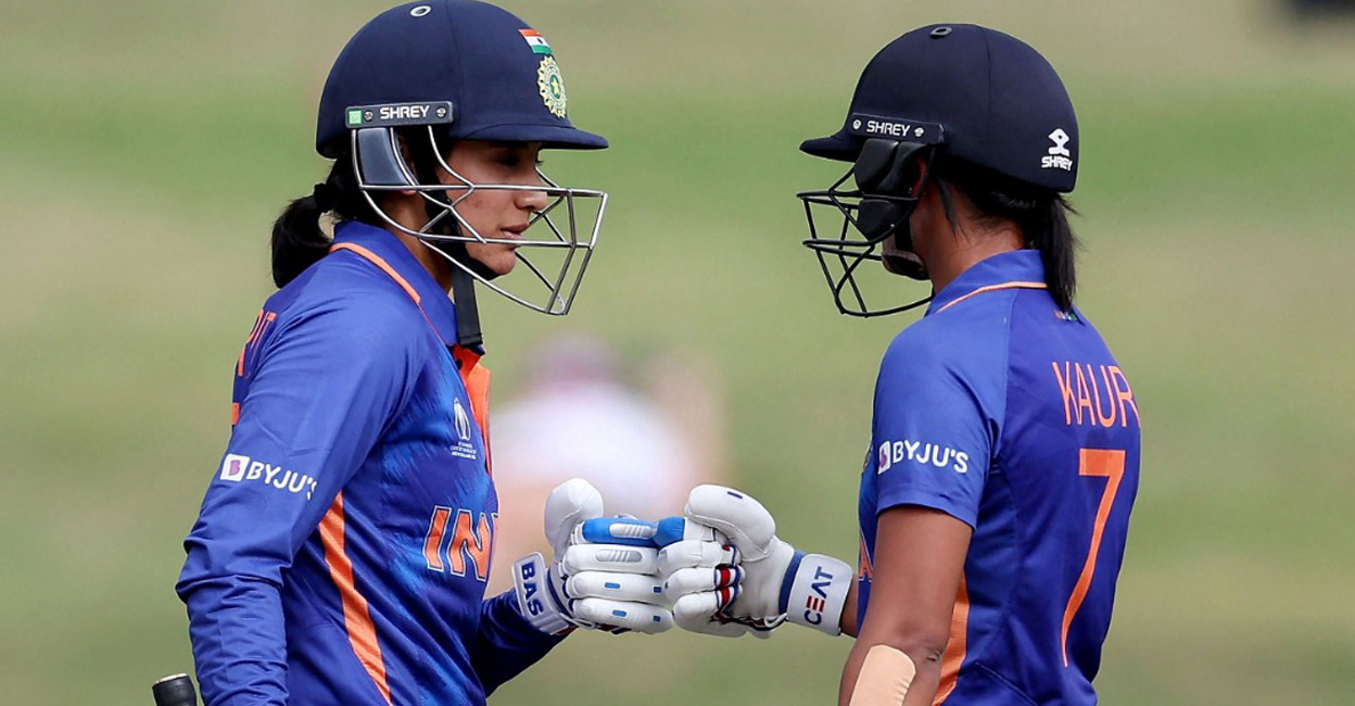 Smriti Mandhana and Harmanpreet Kaur during their stand. Photo: Twitter@ICC
