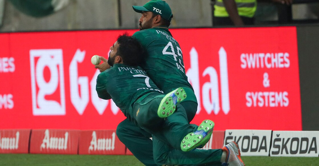 Shadab Khan and Asif Ali collide to hand Bhanuka Rajapaksa a repreieve in the final. Photo: AFP/Surjeet Yadav