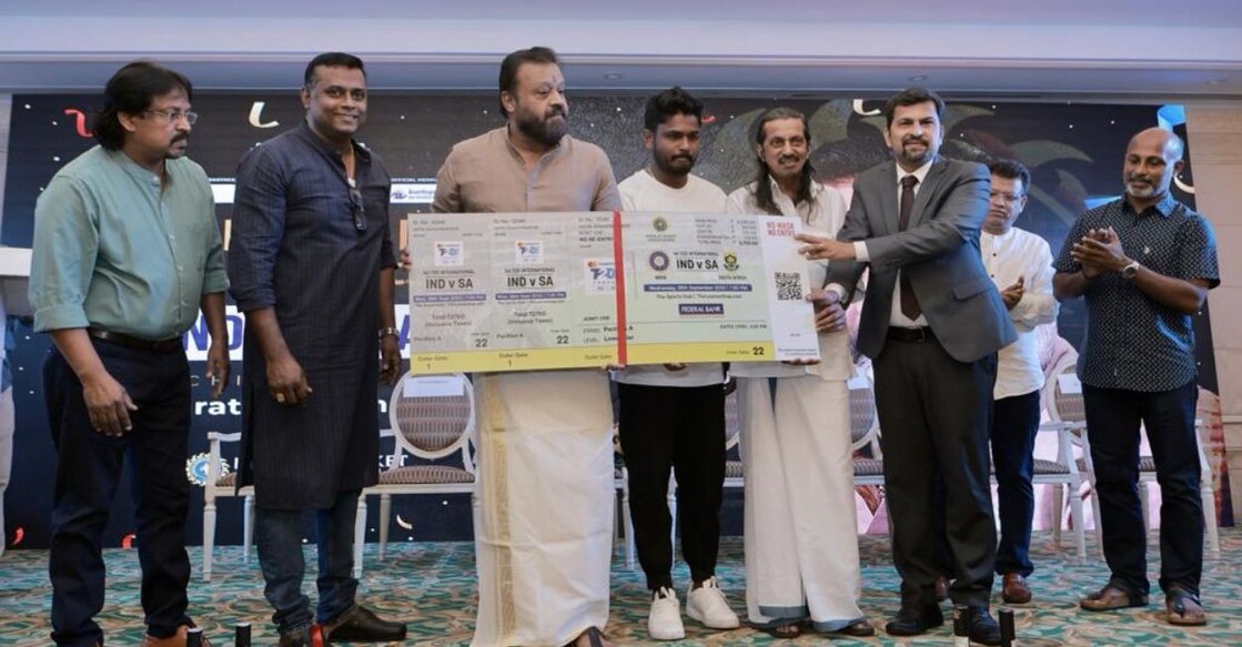 Actor Suresh Gopi presents the first ticket of the T20I between India and South Africa to Federal Bank Deputy Vice-President and Regional Business Head A Harikrishnan. Photo: Special Arrangement