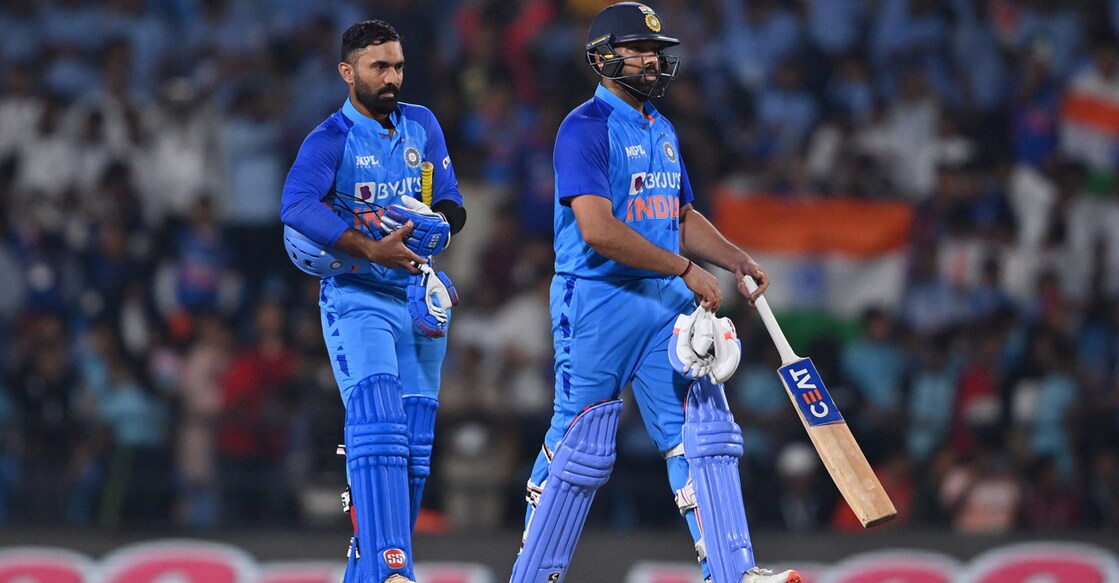 Dinesh Karthik and Rohit Sharma guided India home in the second T20I against Australia. Photo: AFP/Indranil Mukherjee