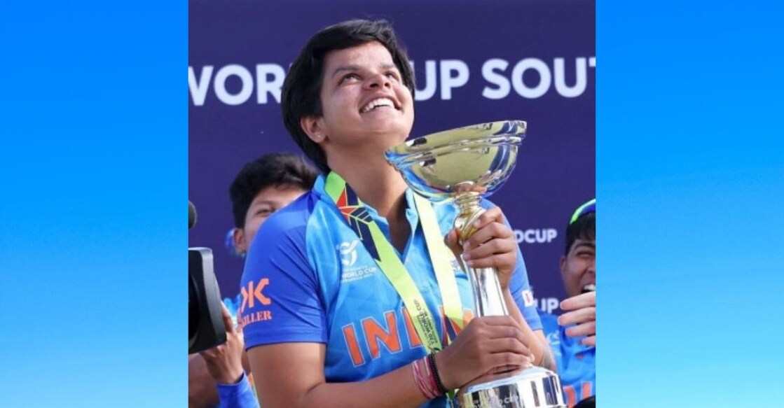 Shafali Verma with the U-19 Women's T20 World Cup. Photo: Twitter/@TheShafaliVerma