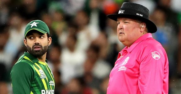 Umpire Marais Erasmus has a poor day at work | Cricket News | Onmanorama