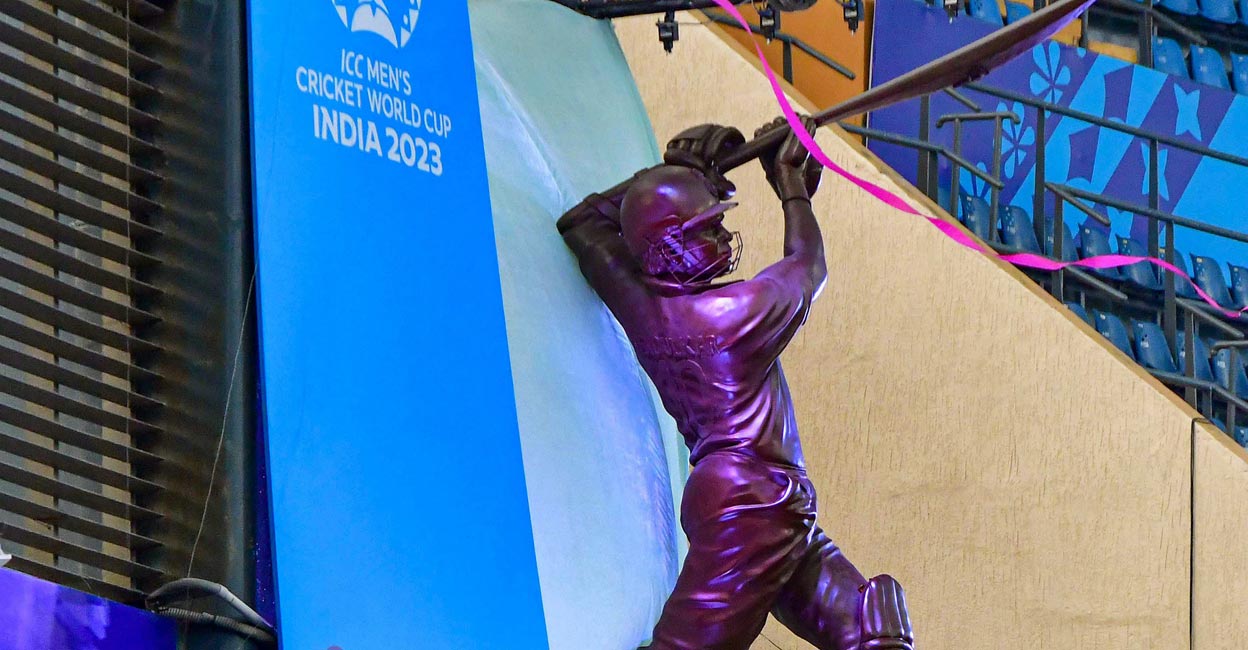 Sachin Tendulkar statue