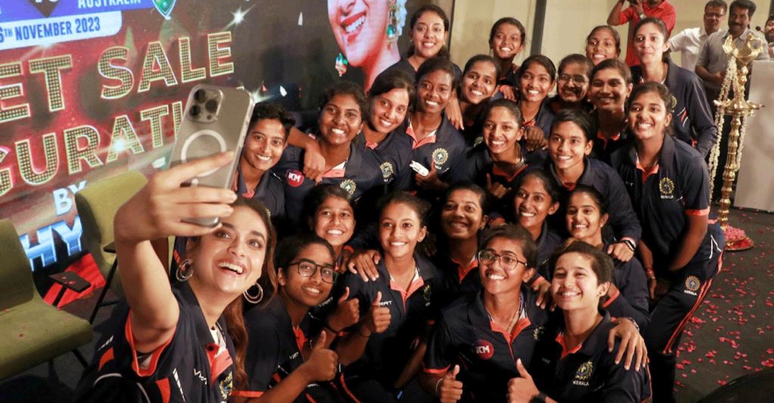 Keerthy Suresh takes a selfie with Kerala players in Thiruvananthapuram on Tuesday. Photo: KCA