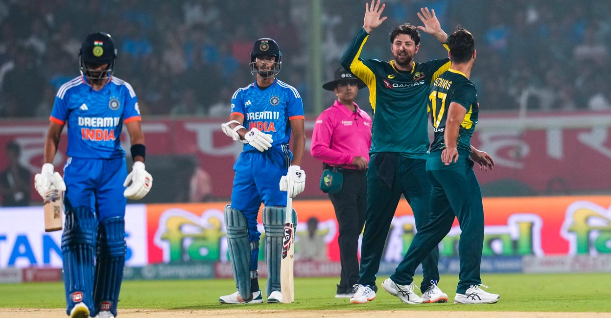 Ruturaj Gaikwad falls Australian players celebrate the wicket of Ruturaj Gaikwad. Photo: PTI/Shahbaz Khan