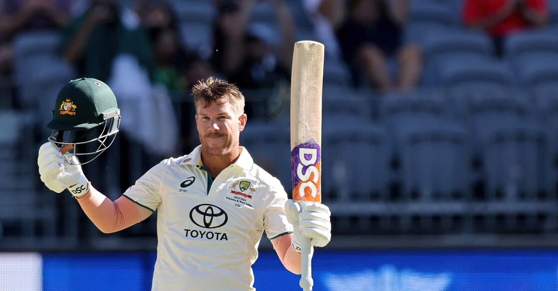 Warner celebrates his his 26th hundred in Tests. Photo: AFP/Colin Murty