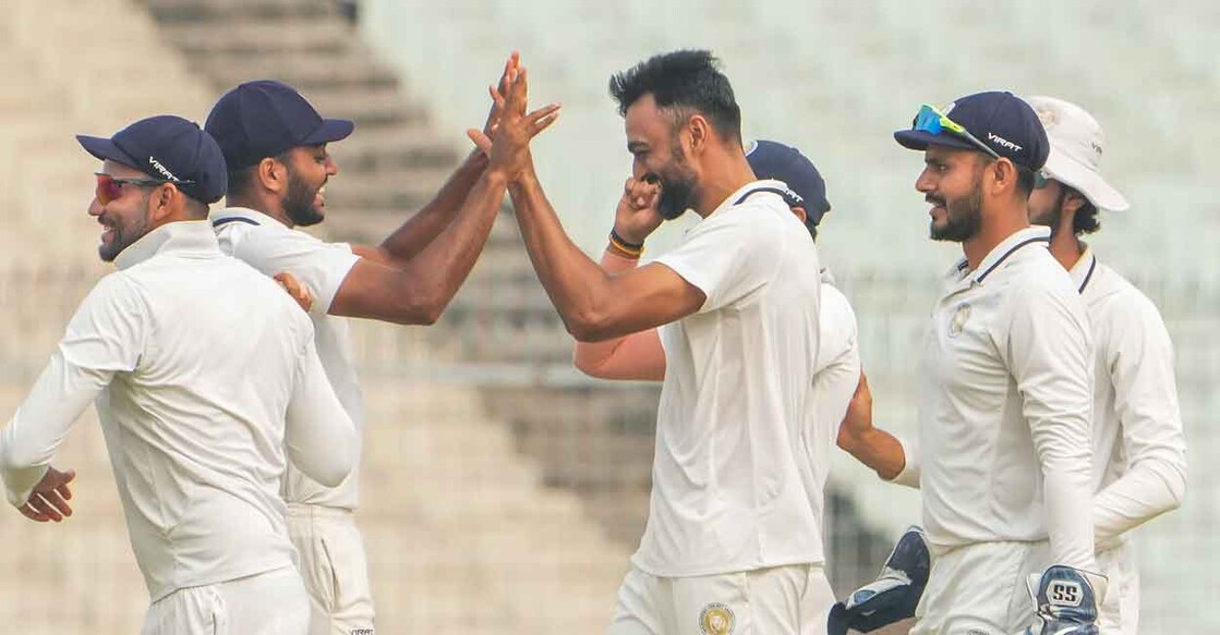 Jaydev Unadkat Saurashtra's captain Jaydev Unadkat celebrates with teammates after dismssing Manoj Tiwary. Photo: PTI: Swapan Mahapatra