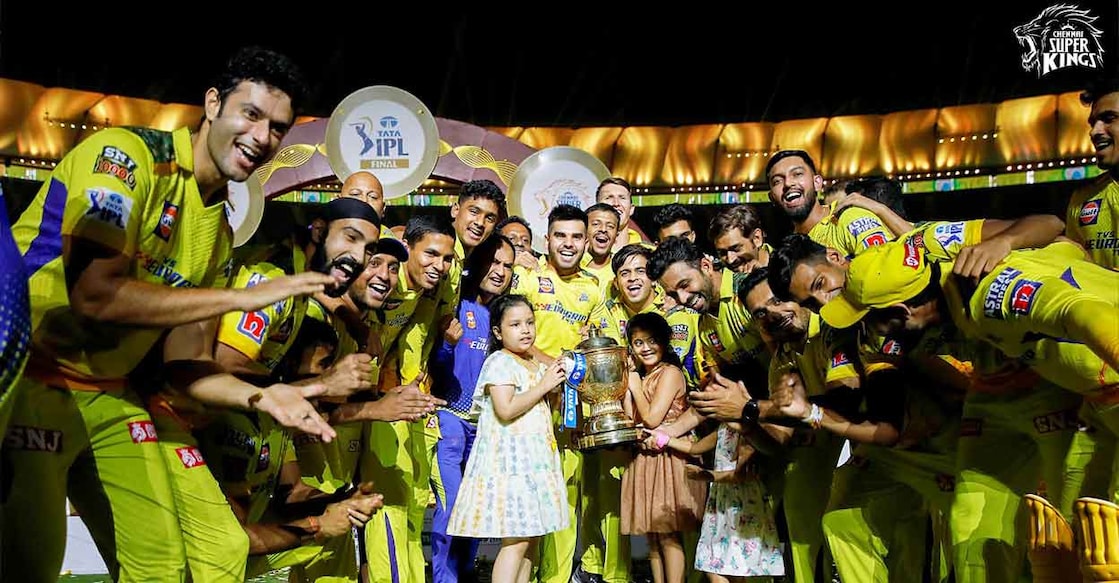 CSK players and family members pose with the trophy. Photo: Twitter@ChennaiIPL